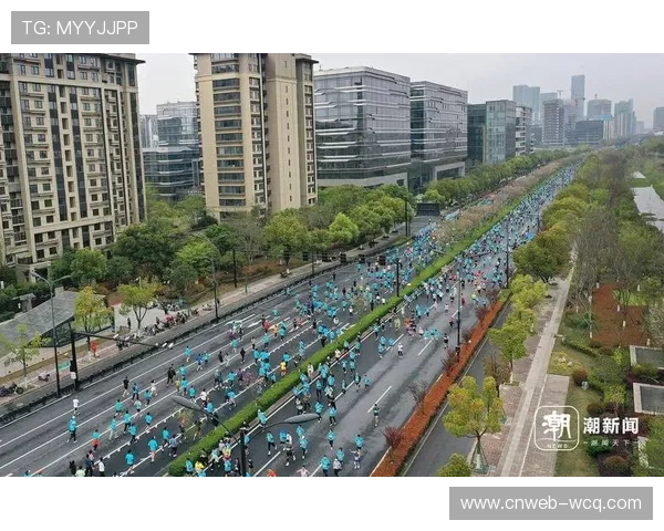 杭州马拉松千名跑者穿越西湖景区，全民健身与城市风景交融